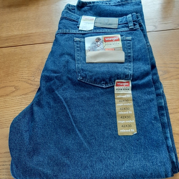 Mens  clothing - Picture 1 of 7